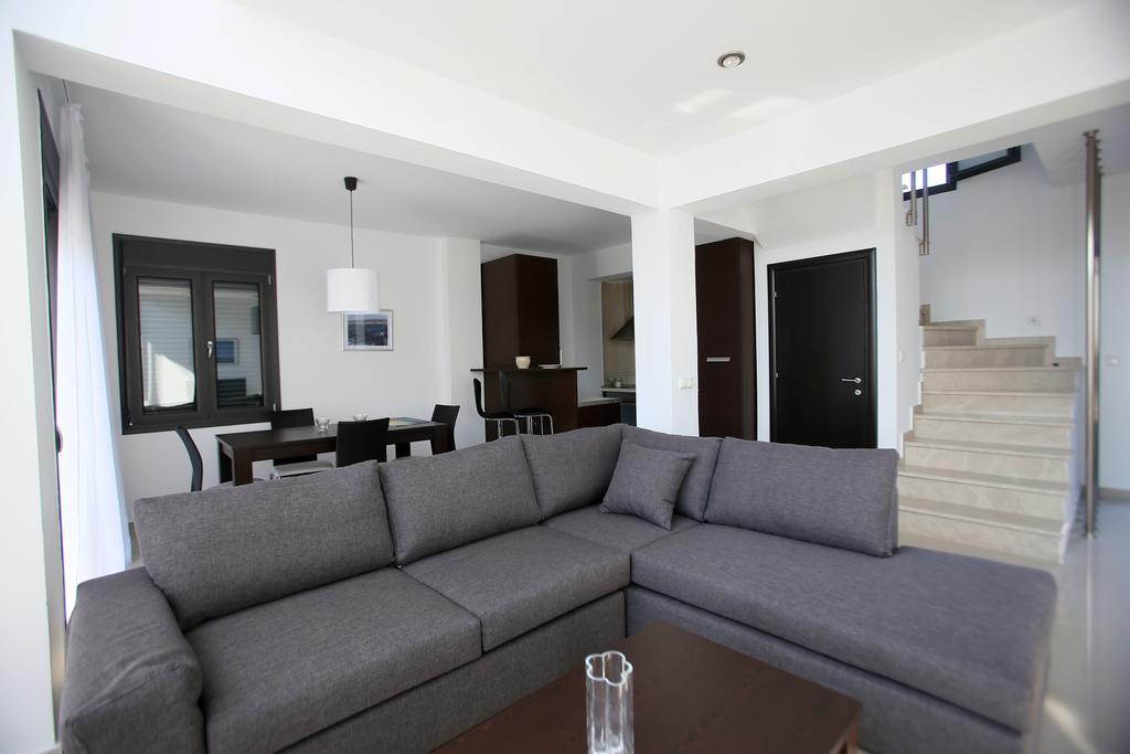 Sunny Sani Luxury Villas Chambre photo