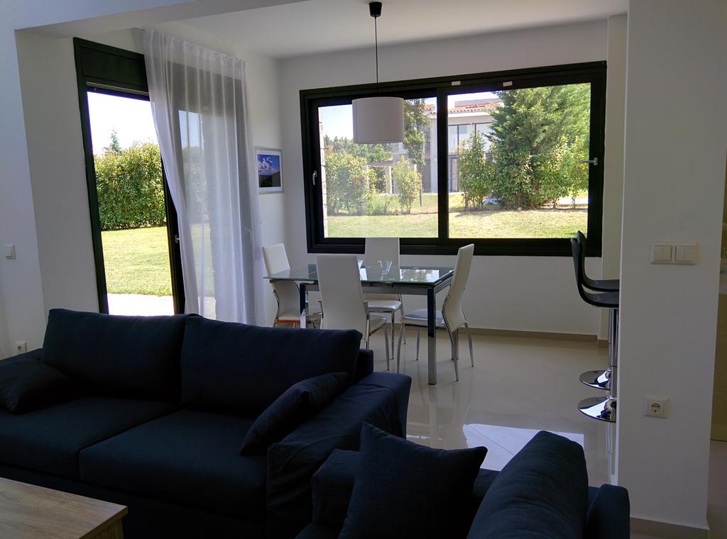 Sunny Sani Luxury Villas Chambre photo