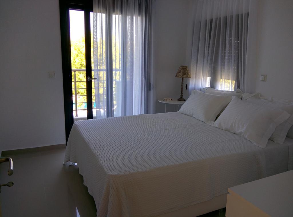 Sunny Sani Luxury Villas Chambre photo